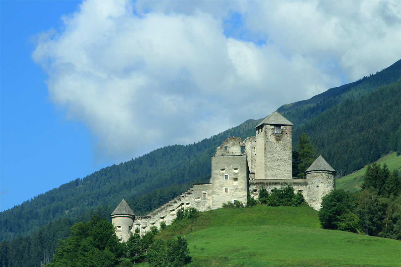 Burg Heinfels, Panzendorf